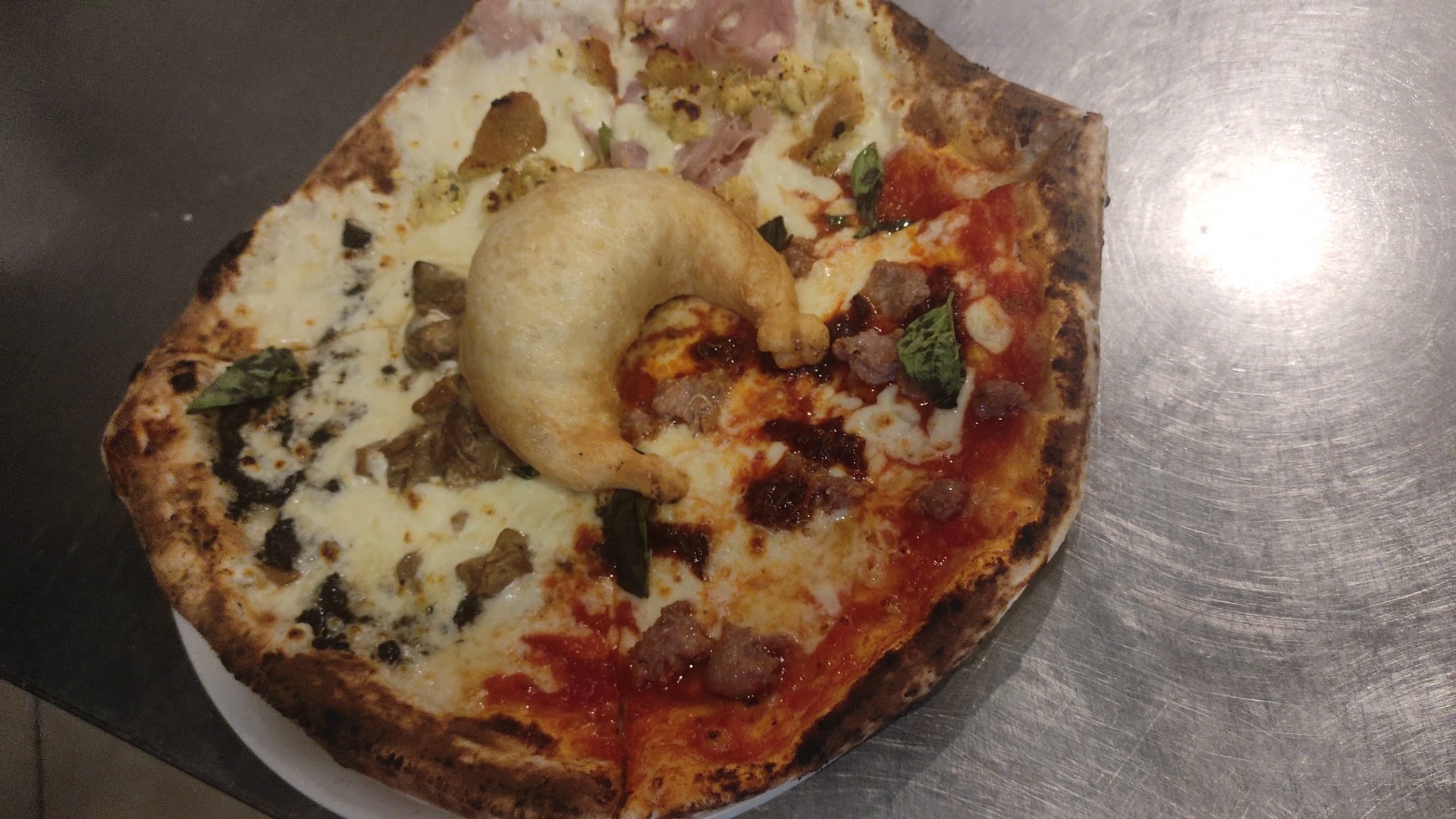 Pizzeria,Paninoteca La Leggenda
