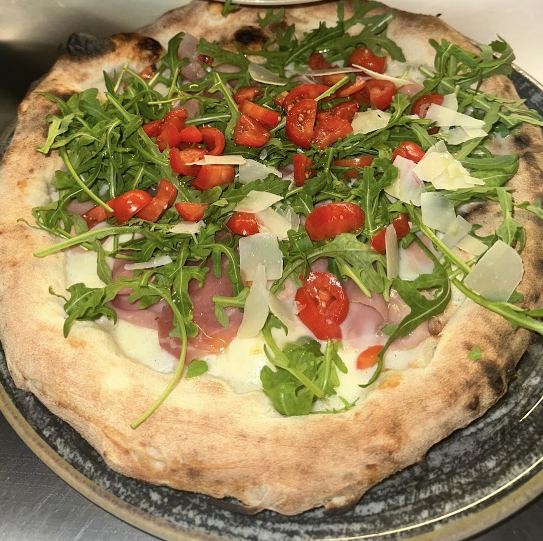 Pizzeria Pharina Food & Drink