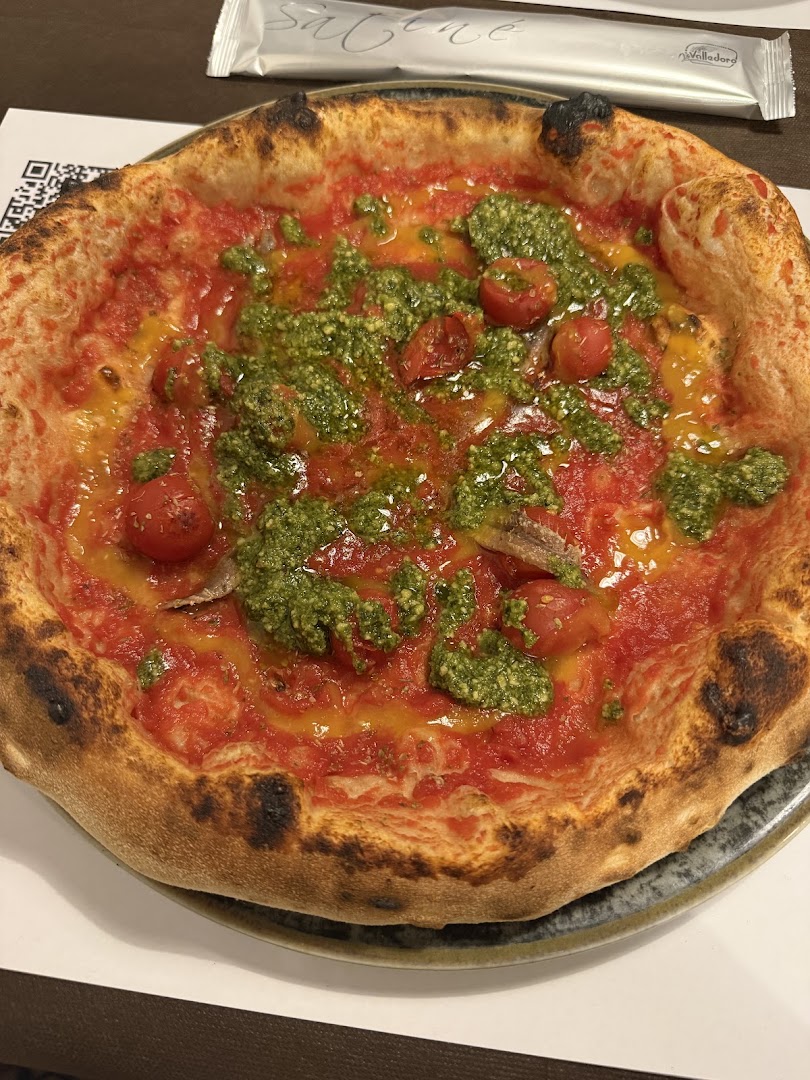 Pizzeria Pharina Food & Drink