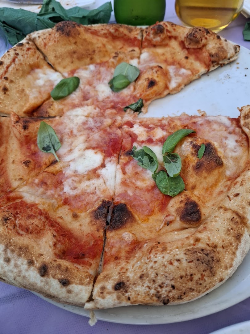 Pizzeria PITTA LA PIZZA COL SORRISO FORNO A LEGNA GIOVINAZZO, Giovinazzo