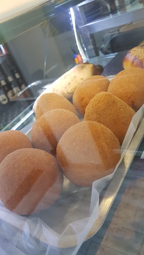Pizzeria Polleria via Roma