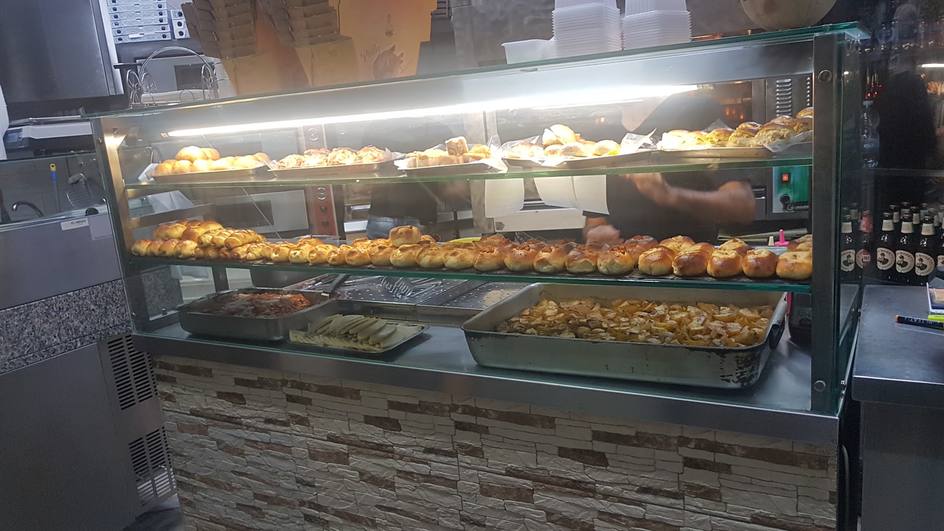 Pizzeria Polleria via Roma