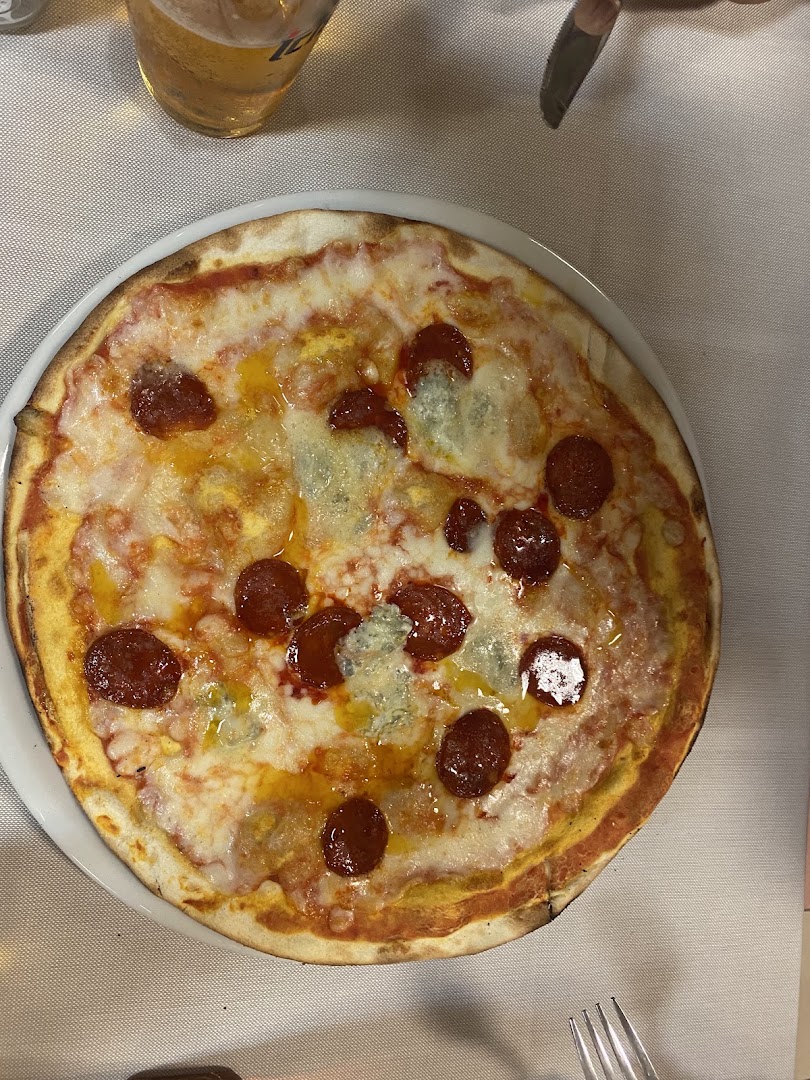 Pizzeria Ponderose, Dello