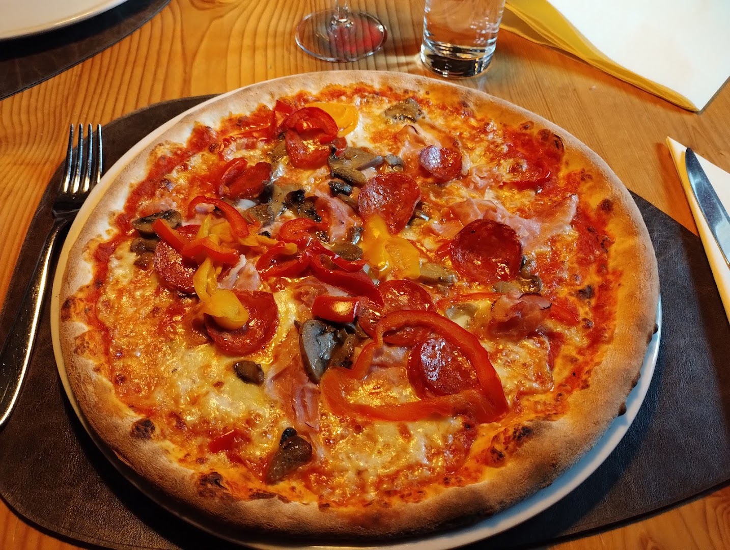 Pizzeria Ristorante Helmhotel