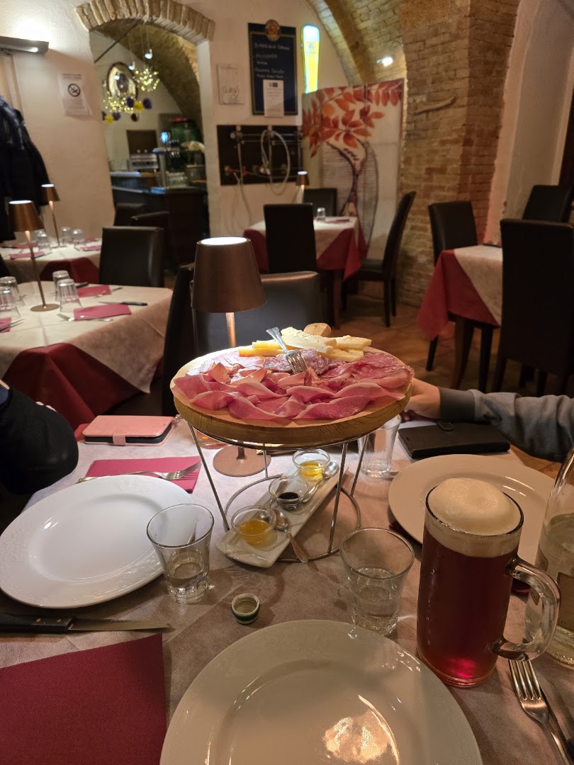Pizzeria Ristorante Mediterraneo / Hemingway Cafè