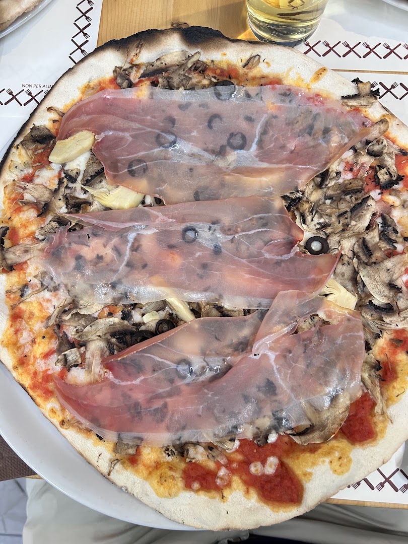 Pizzeria Ristorante Paradiso, Montone