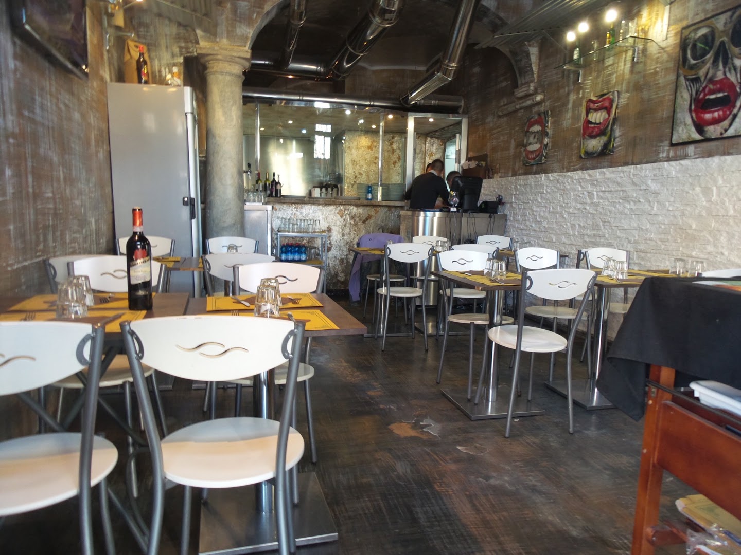 Pizzeria Ristorante The Mirror is now called Sonnino, Roma