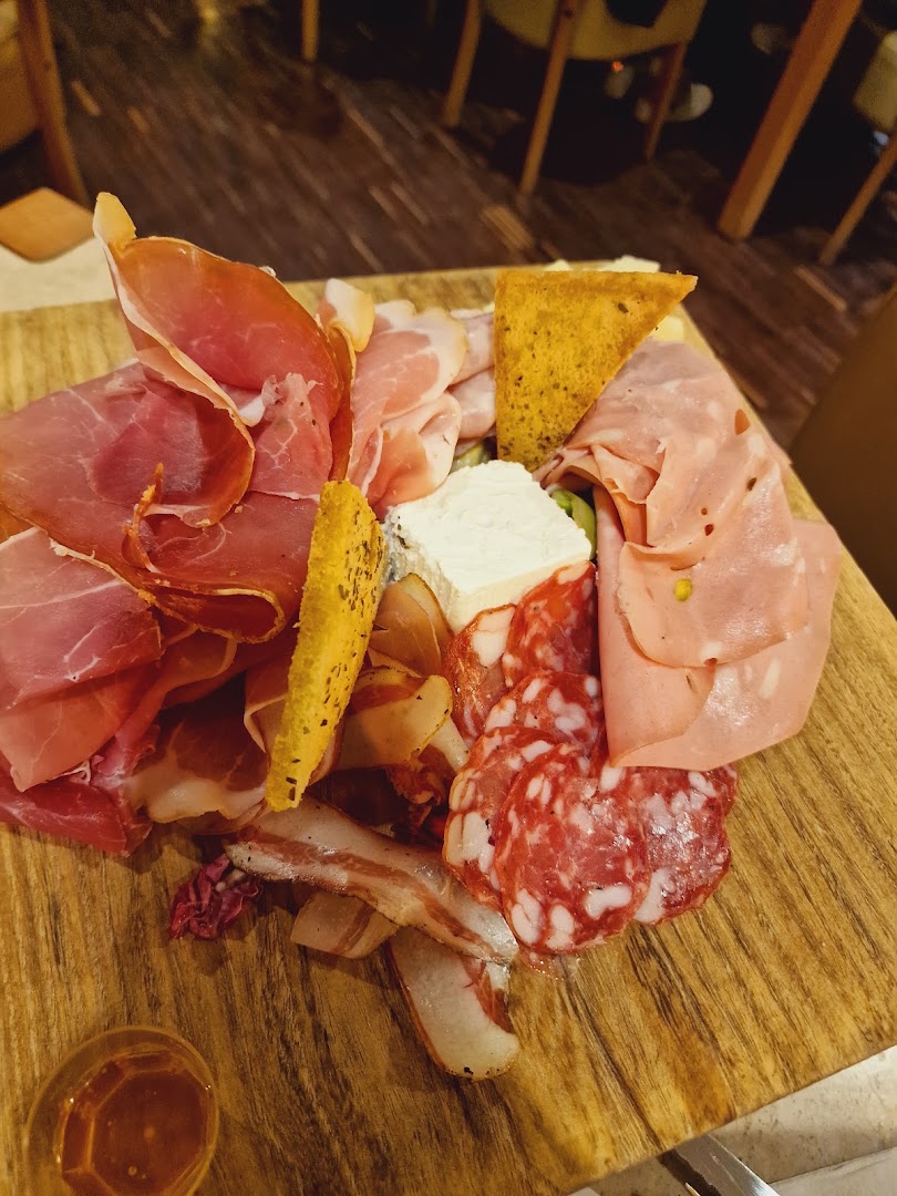 Pizzeria Ristorante Vesuvya
