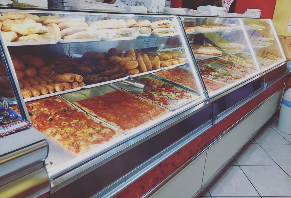 Pizzeria- Rosticceria - paninoteca “L’incanto” Pizza Al Taglio Servizio a domicilio per il menù clicca su “sito web”