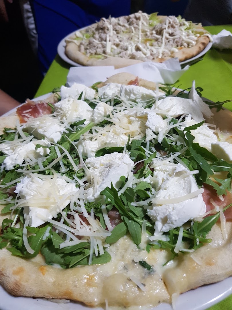 Pizzeria- Rosticceria - paninoteca “L’incanto” Pizza Al Taglio Servizio a domicilio per il menù clicca su “sito web”