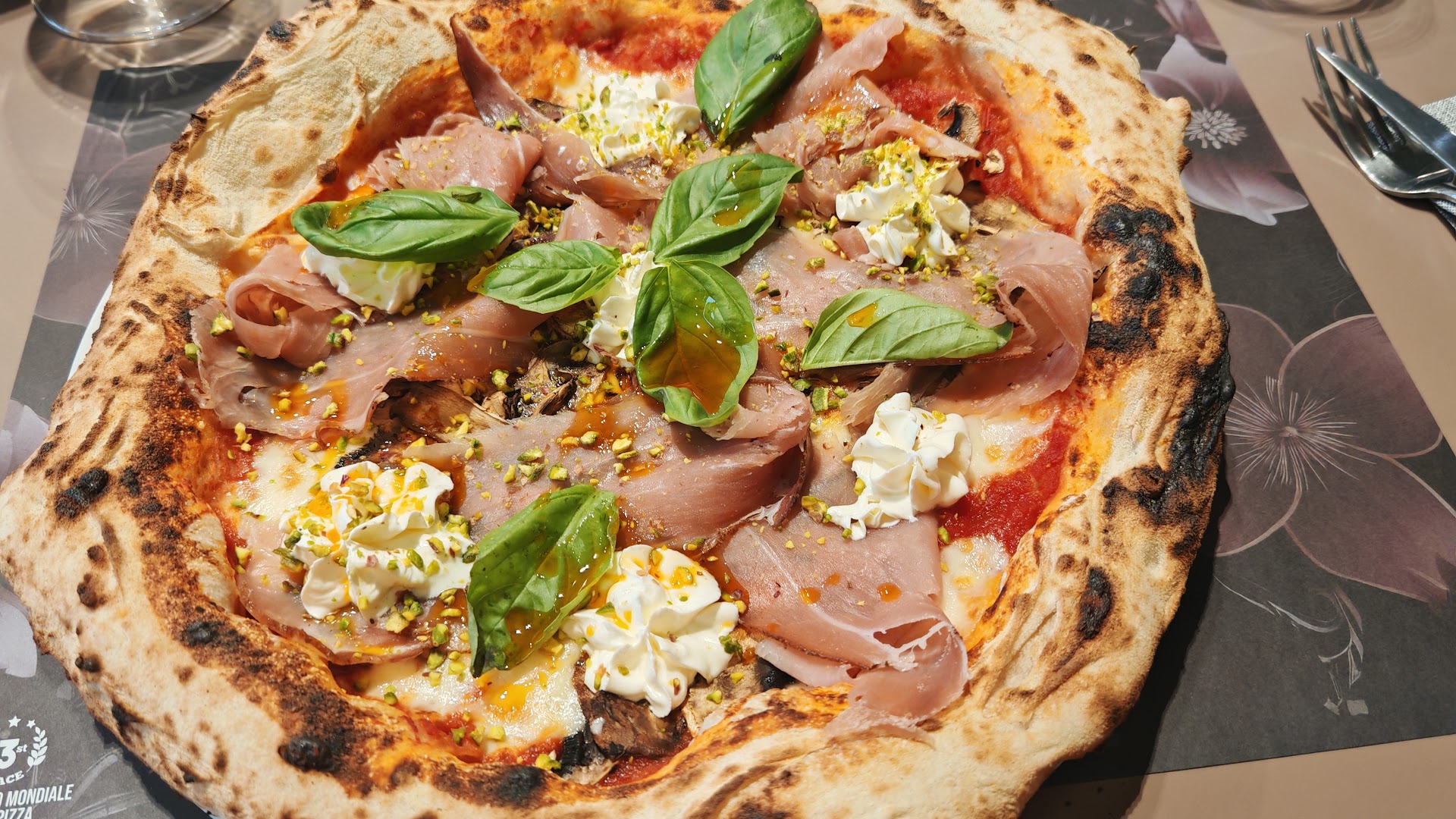 Pizzeria Sauvage Lounge Bar