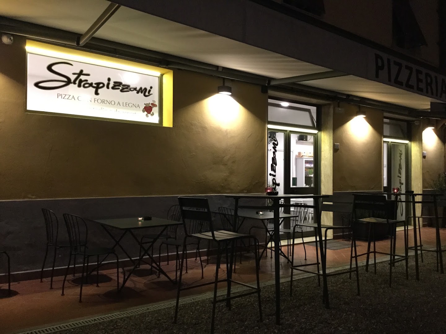 Pizzeria Strapizzami - Forno a legna -