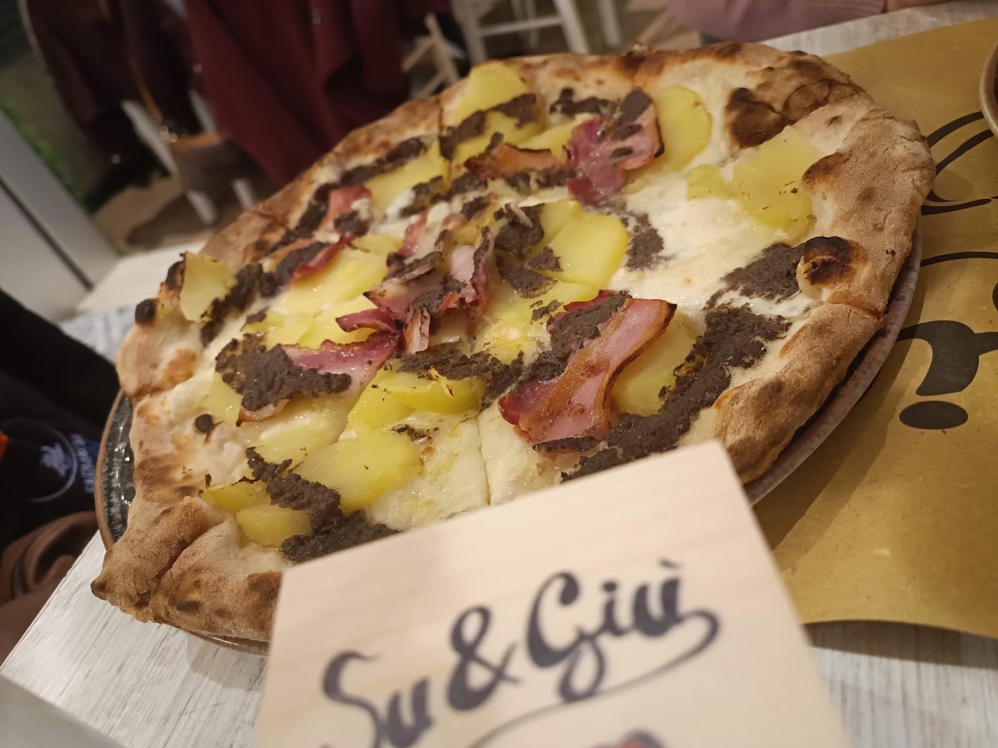 Pizzeria "Su e Giù"