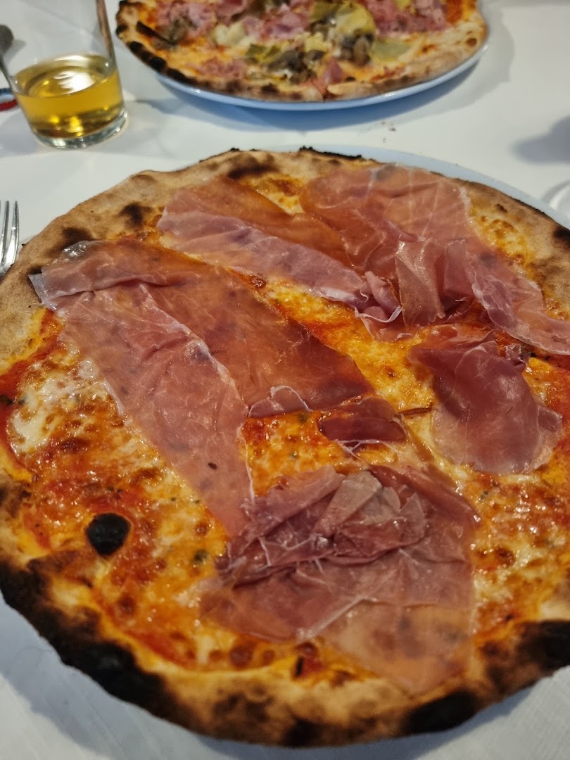 Pizzeria Tiki Taki, Conscio