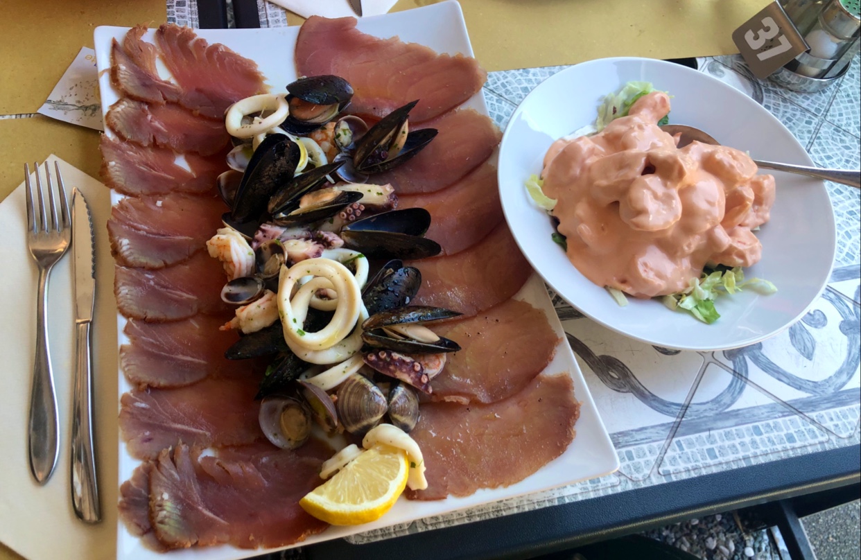 Pizzeria Trattoria La Lampara.