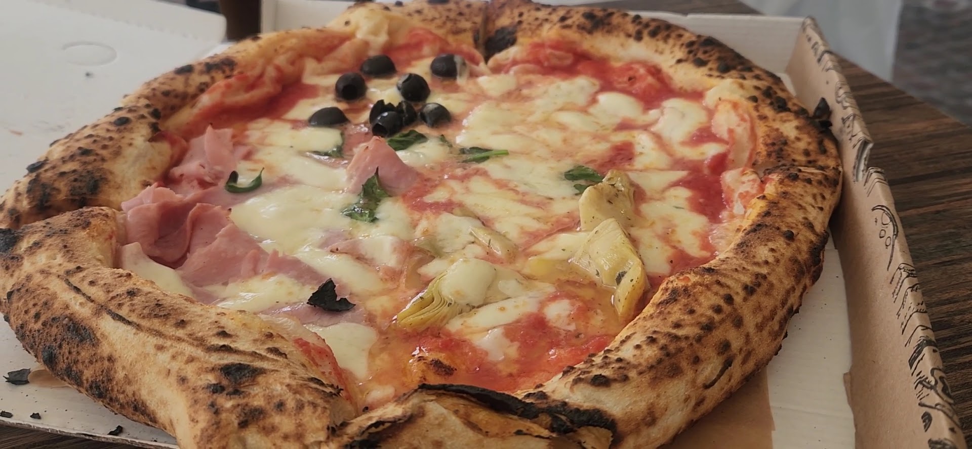 Pizzeria Vincenzo Capuano pizza a portafoglio e pizza fritta