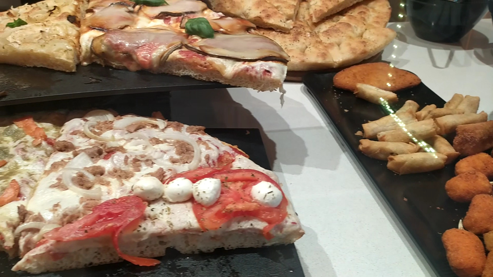 Pizzeria Why Not pizza al trancio e classica è arrosteceria