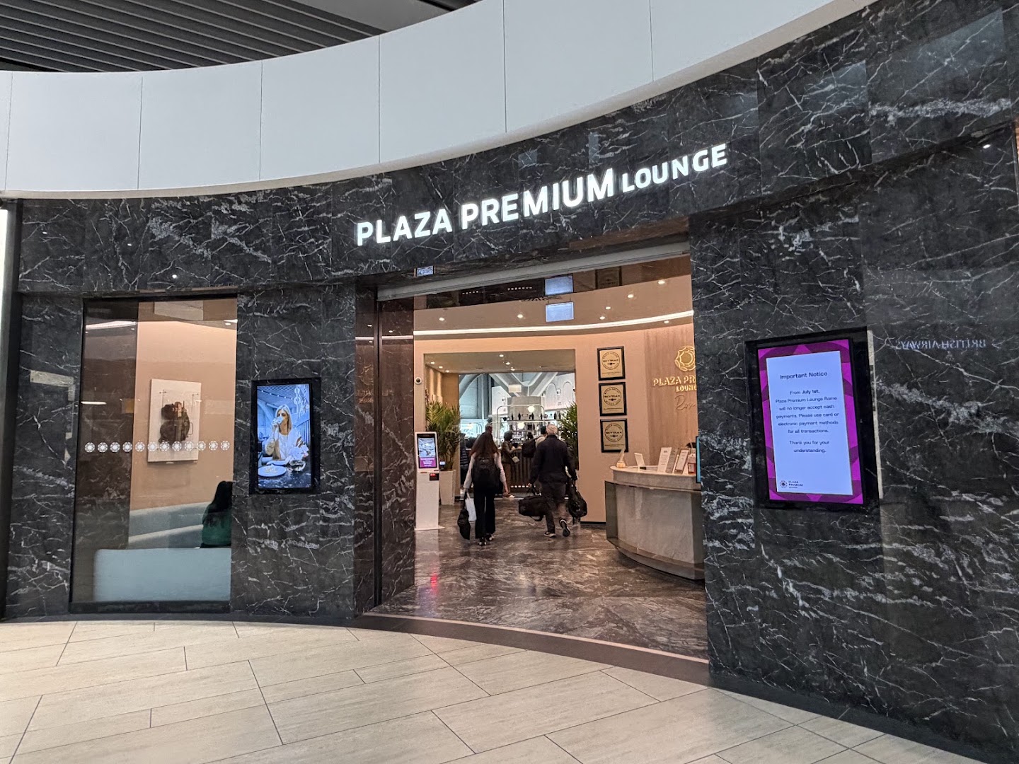 Plaza Premium Lounge (Extra Schengen Area, Departures, Terminal 3)