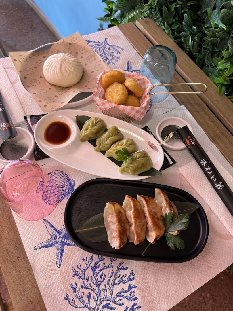 Poke Moon & Sushi