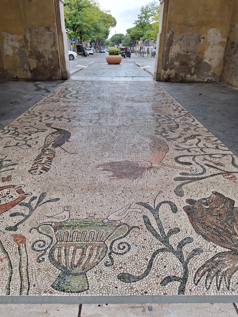 Porta Adriana