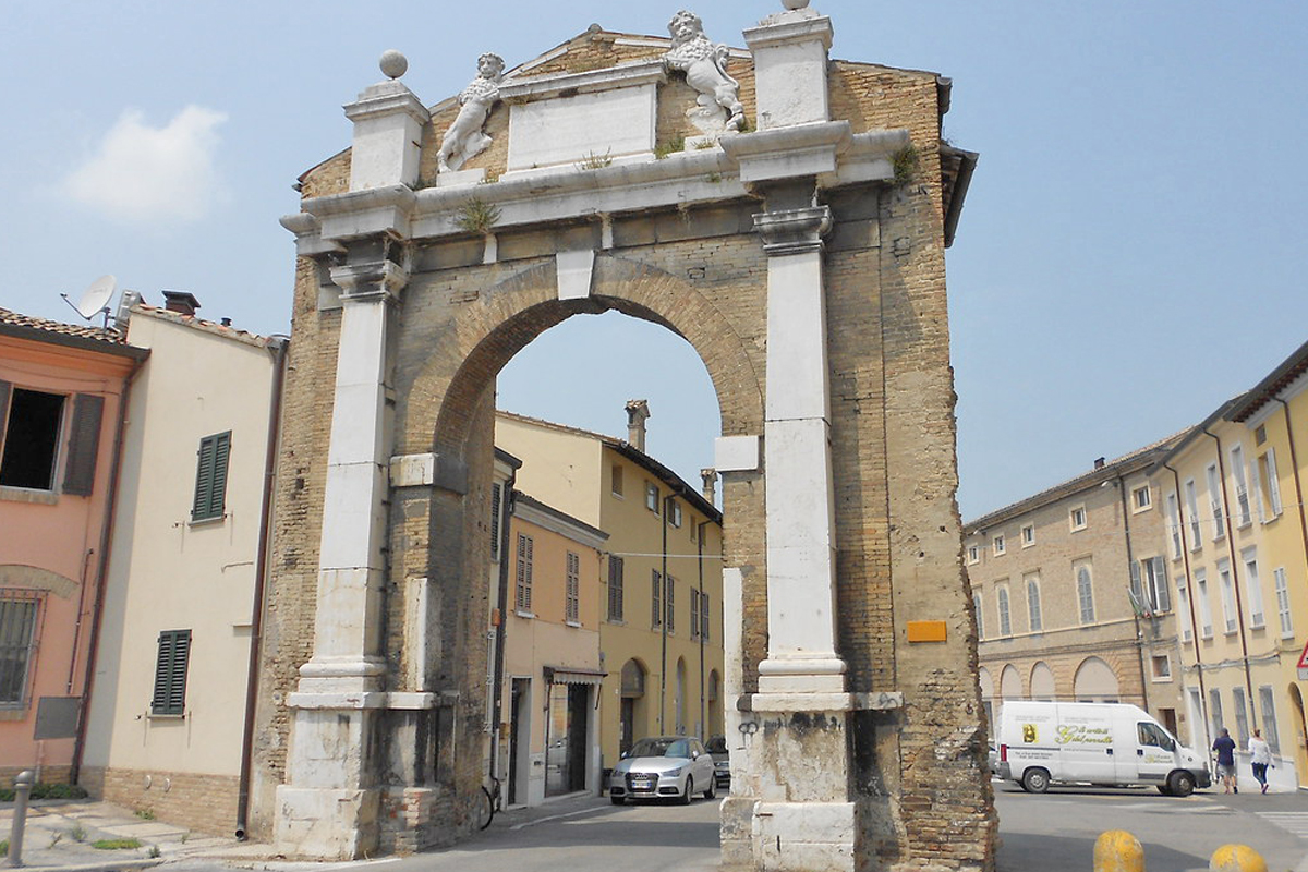 Porta Adriana