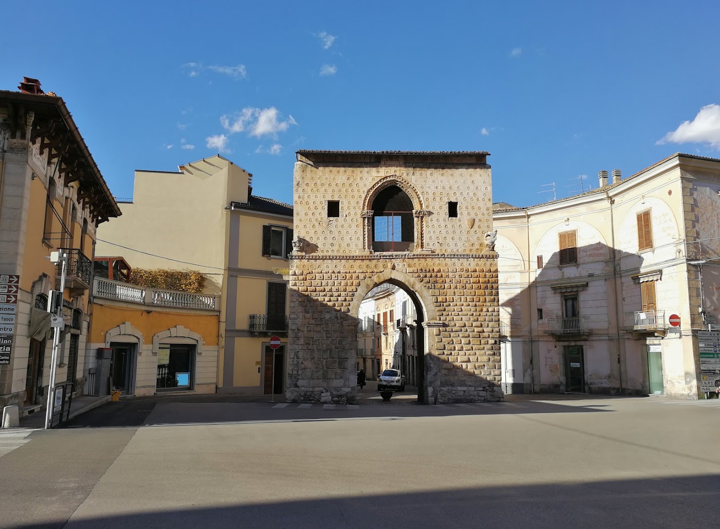 Porta Napoli, L'Aquila