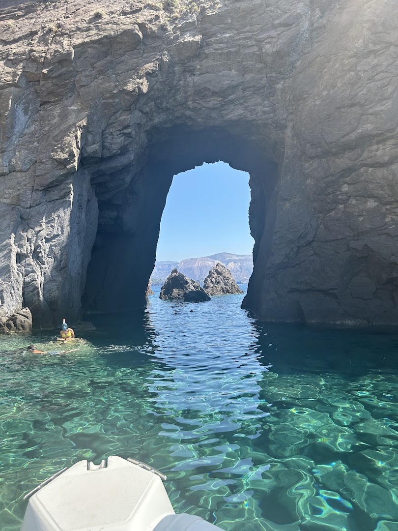 PORTOROSA IN BARCA - Escursioni Isole Eolie