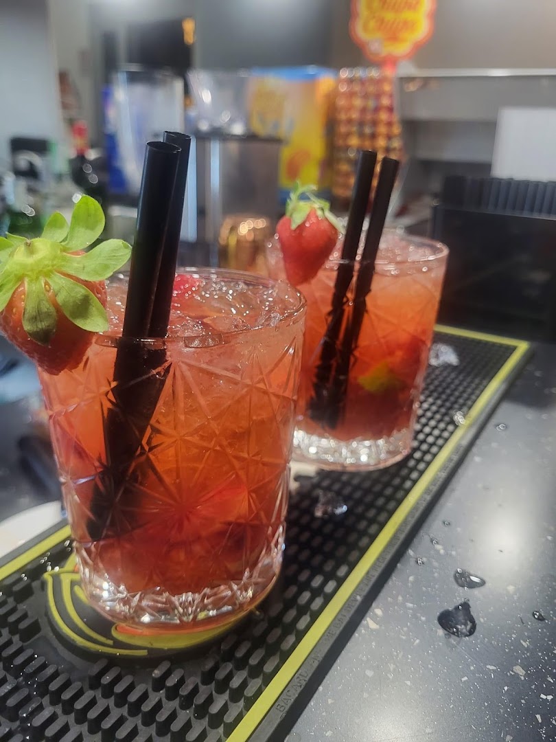 PorZia CocKtail Bar