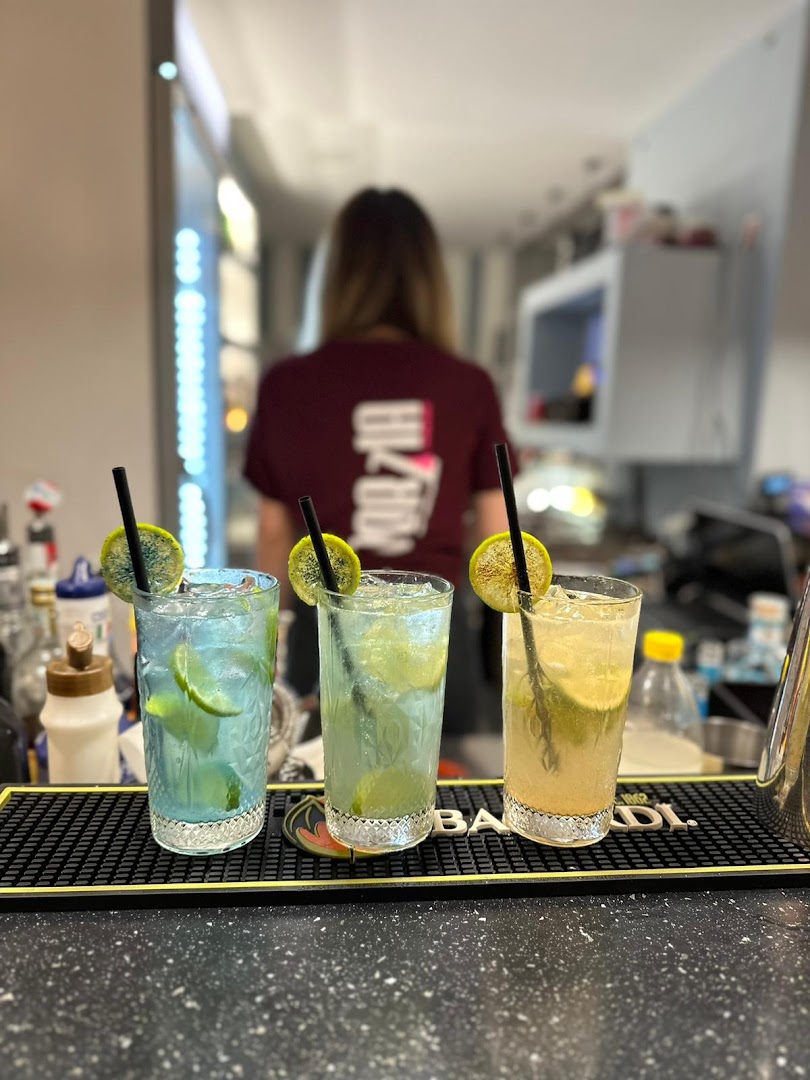 PorZia CocKtail Bar