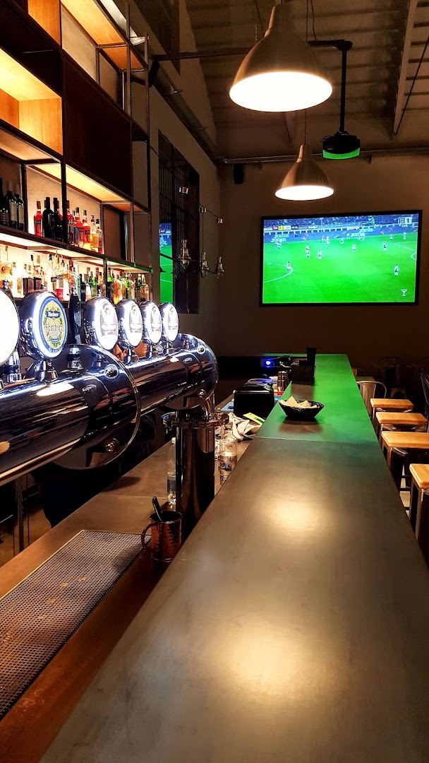 Pub EBRIUS Food & Drink Garage