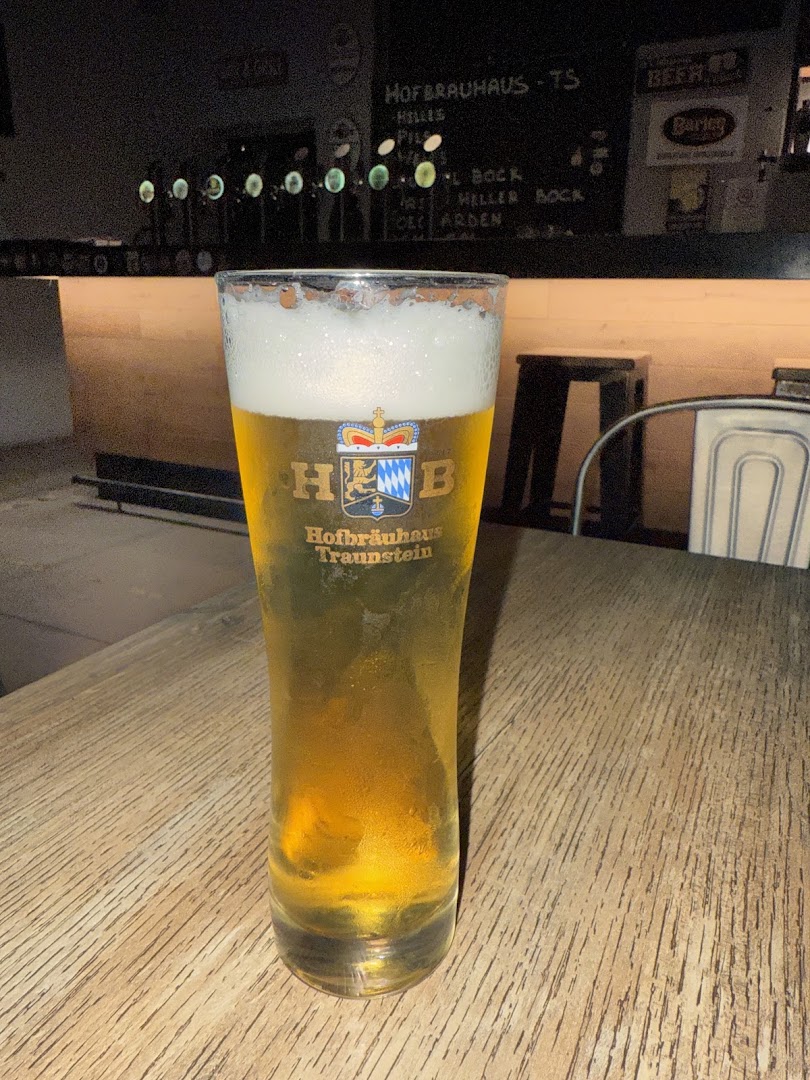 Pub EBRIUS Food & Drink Garage