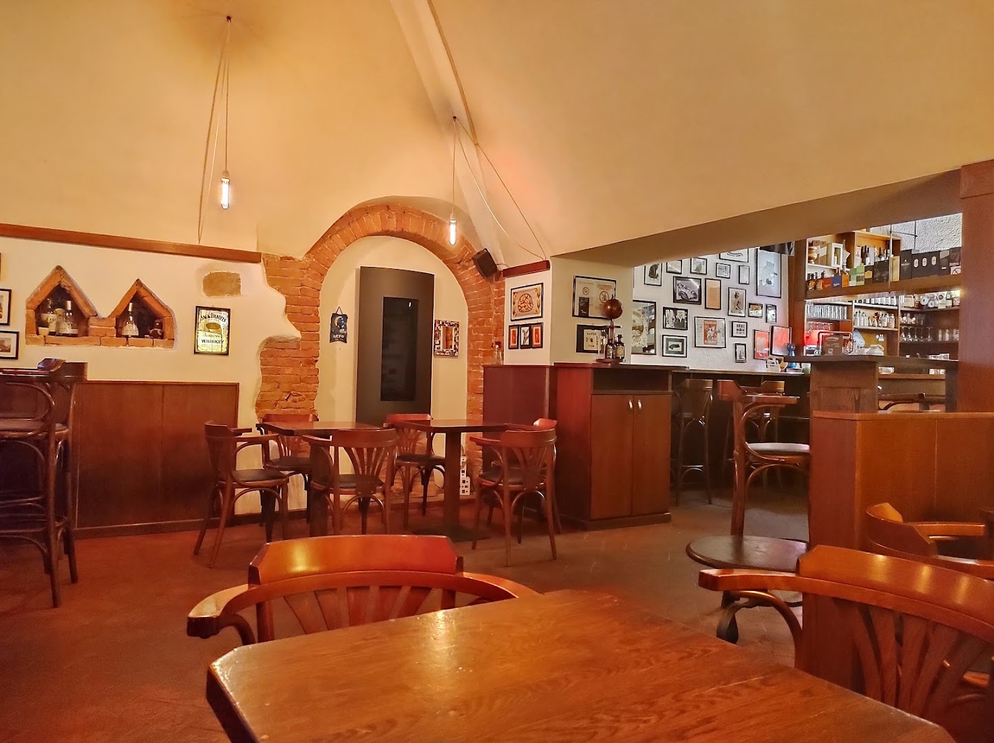 Pub Il Gatto Nero, Arco