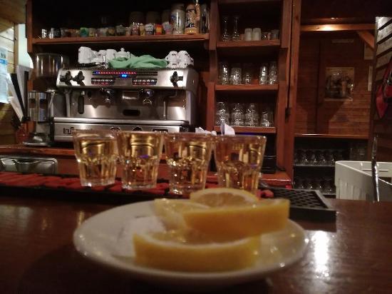 pub saloon
