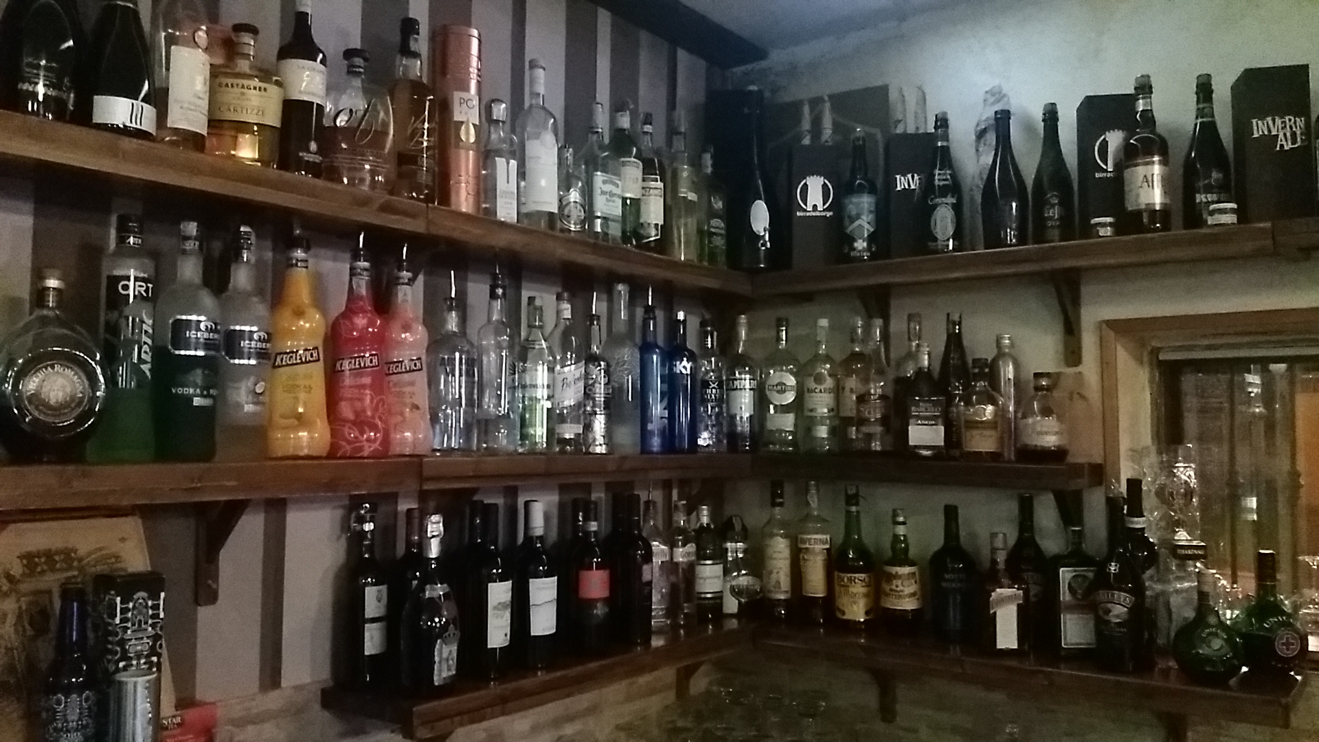Public House cava