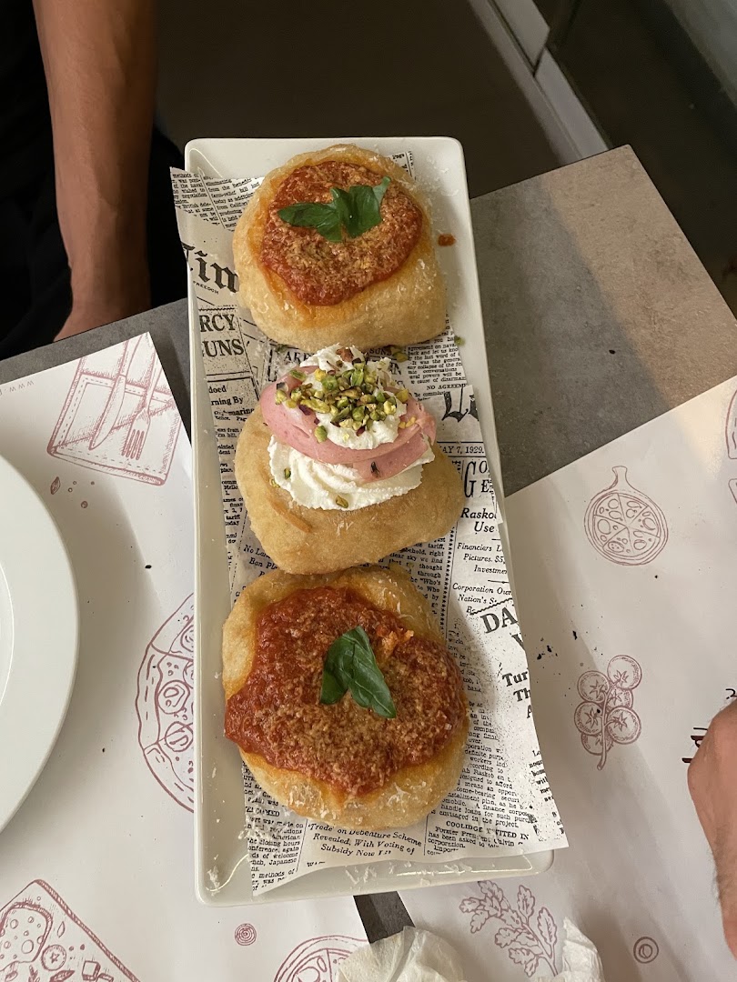 Pucci e Manella, Formia
