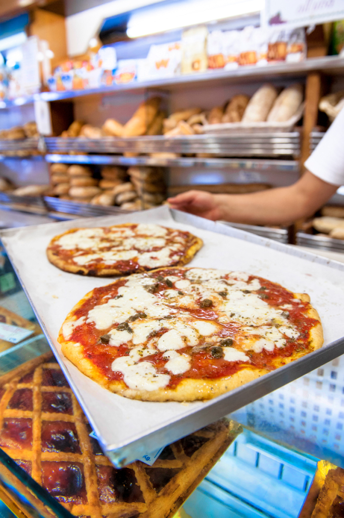 PUGI.....Forno...focacceria...pasticceria...pizzeria