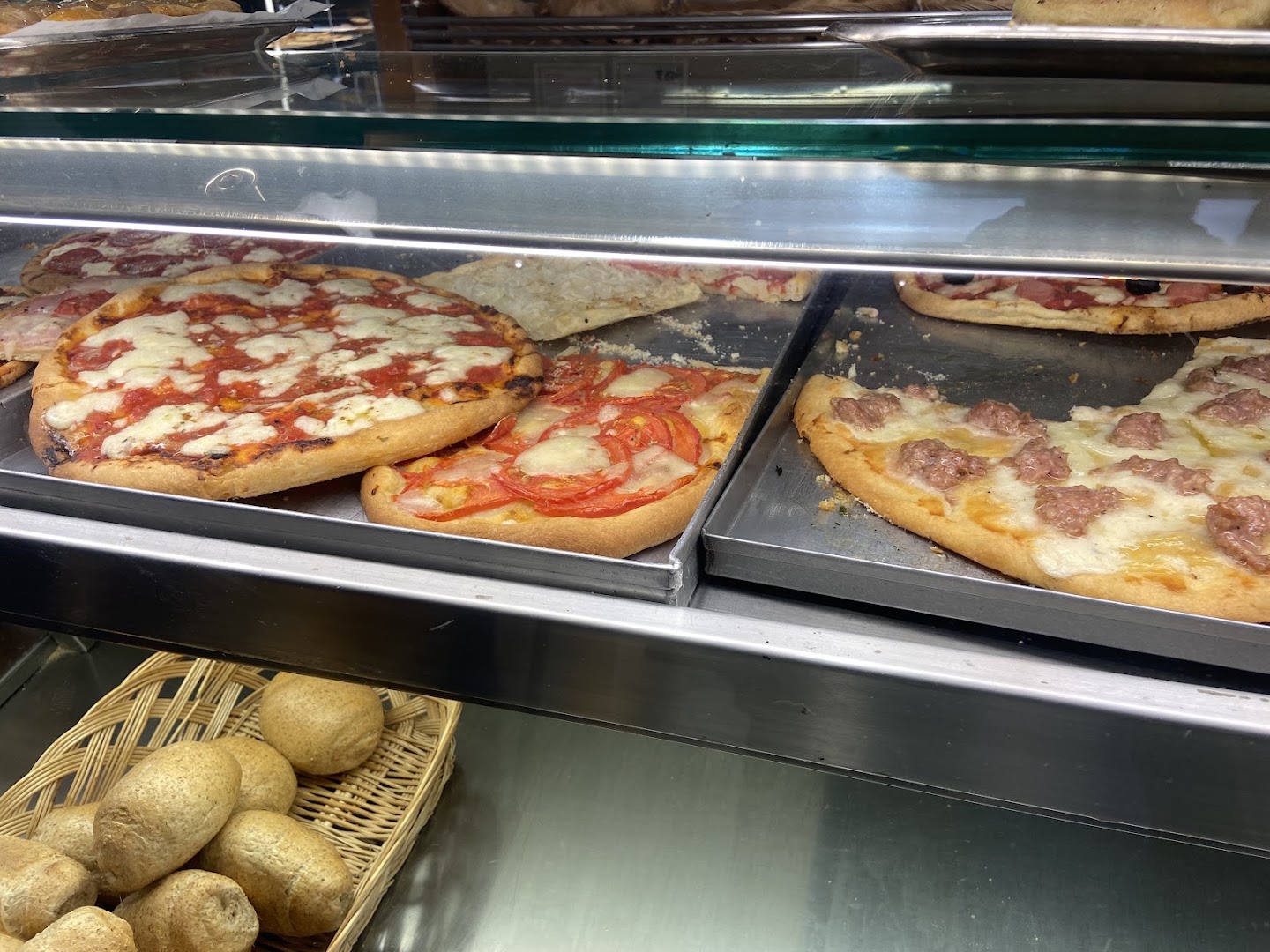 PUGI.....Forno...focacceria...pasticceria...pizzeria