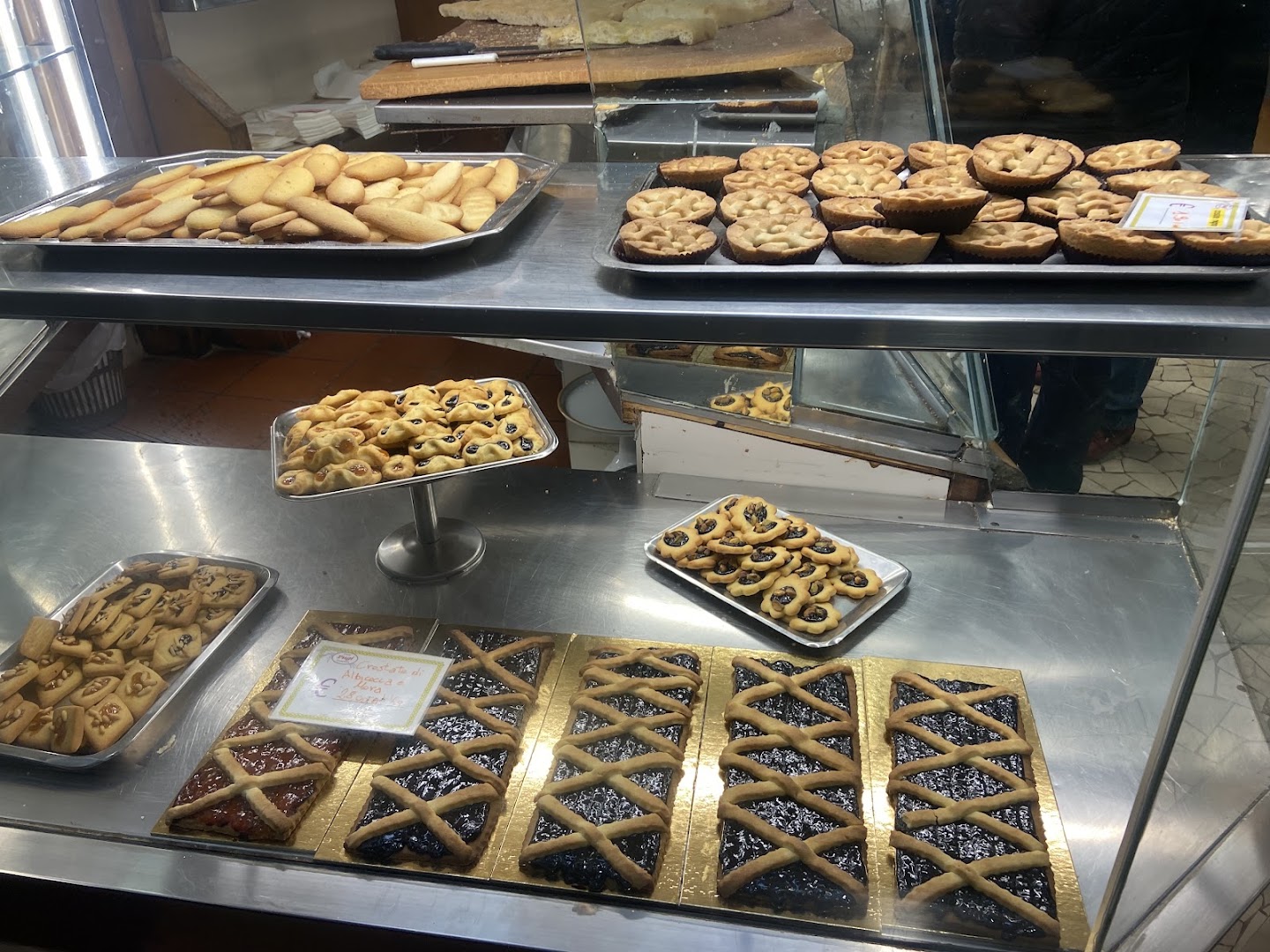 PUGI.....Forno...focacceria...pasticceria...pizzeria