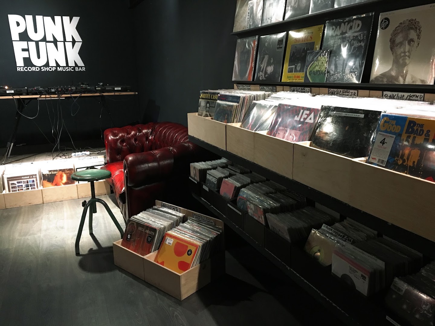 PUNKFUNK 𝚅𝚒𝚗𝚢𝚕 𝙲𝚘𝚛𝚗𝚎𝚛 & 𝙻𝚒𝚟𝚎 𝙶𝚒𝚐𝚜