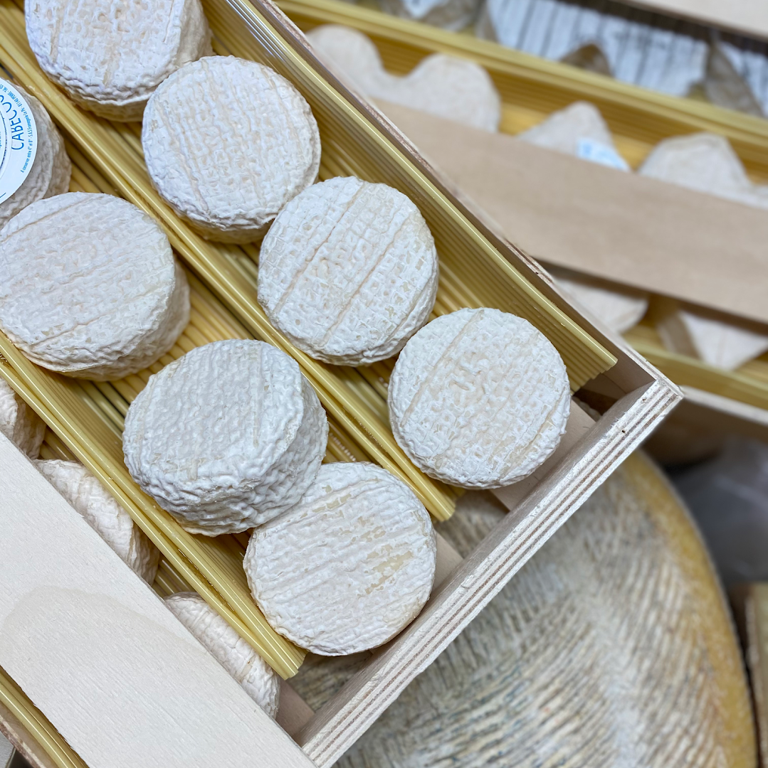 PUNTO bottega alimentare - Formaggeria Enoteca con tavoli a Rovigo