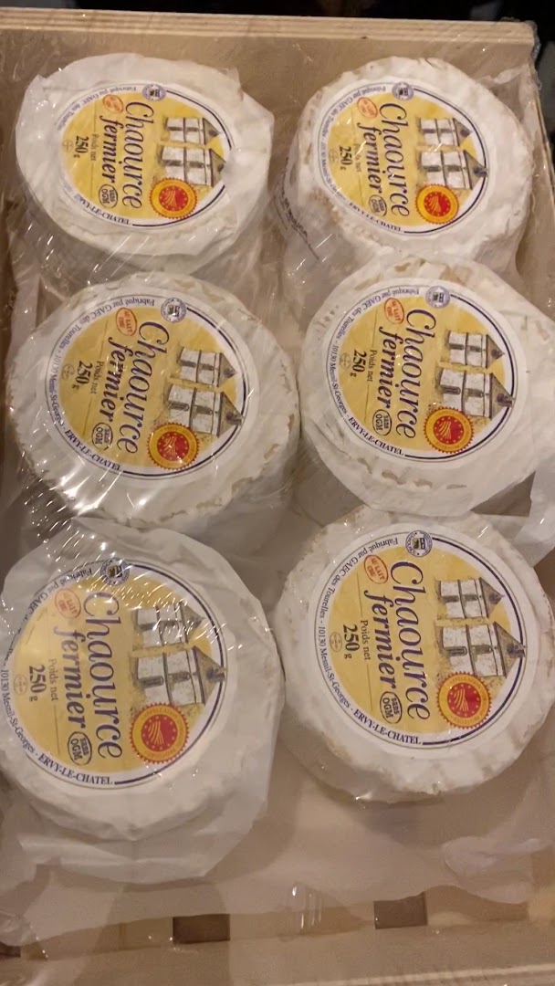 PUNTO bottega alimentare - Formaggeria Enoteca con tavoli a Rovigo