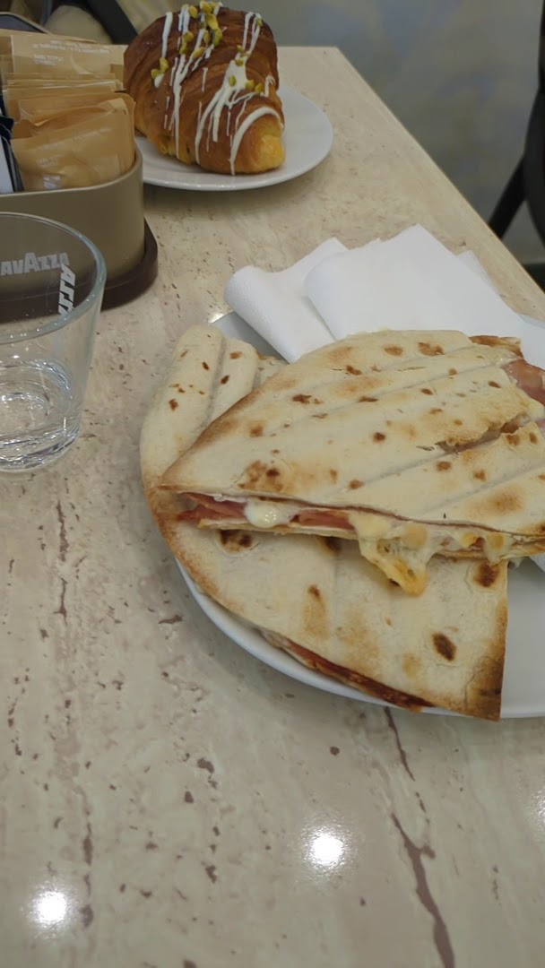 PUNTO CAFFÈ 18 - Caffetteria, Pausa Pranzo e Aperitivi.
