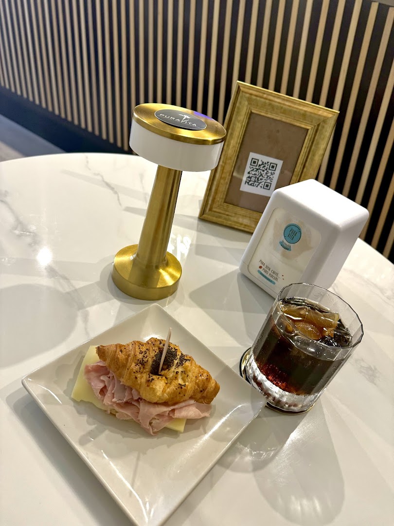 Pura Vita - Breakfast, Cocktails & food