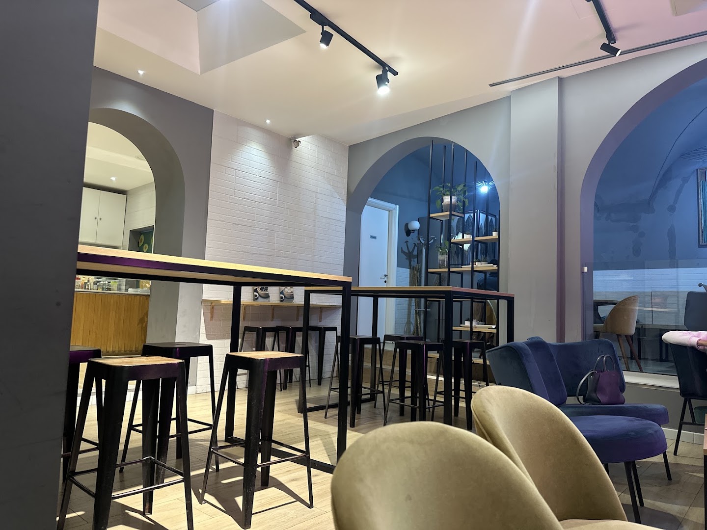 QbiQ Pokeria & BubbleTea