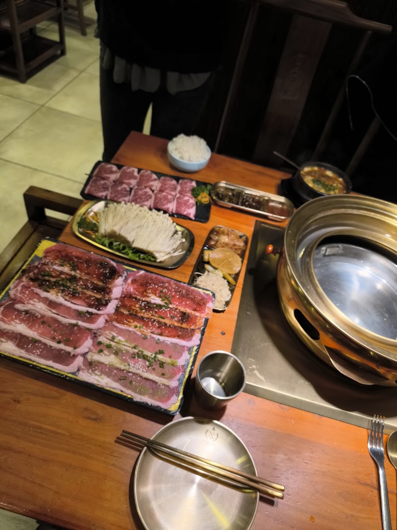 Quattro Stagioni Hot Pot & BBQ | 四季捞火锅 烤肉