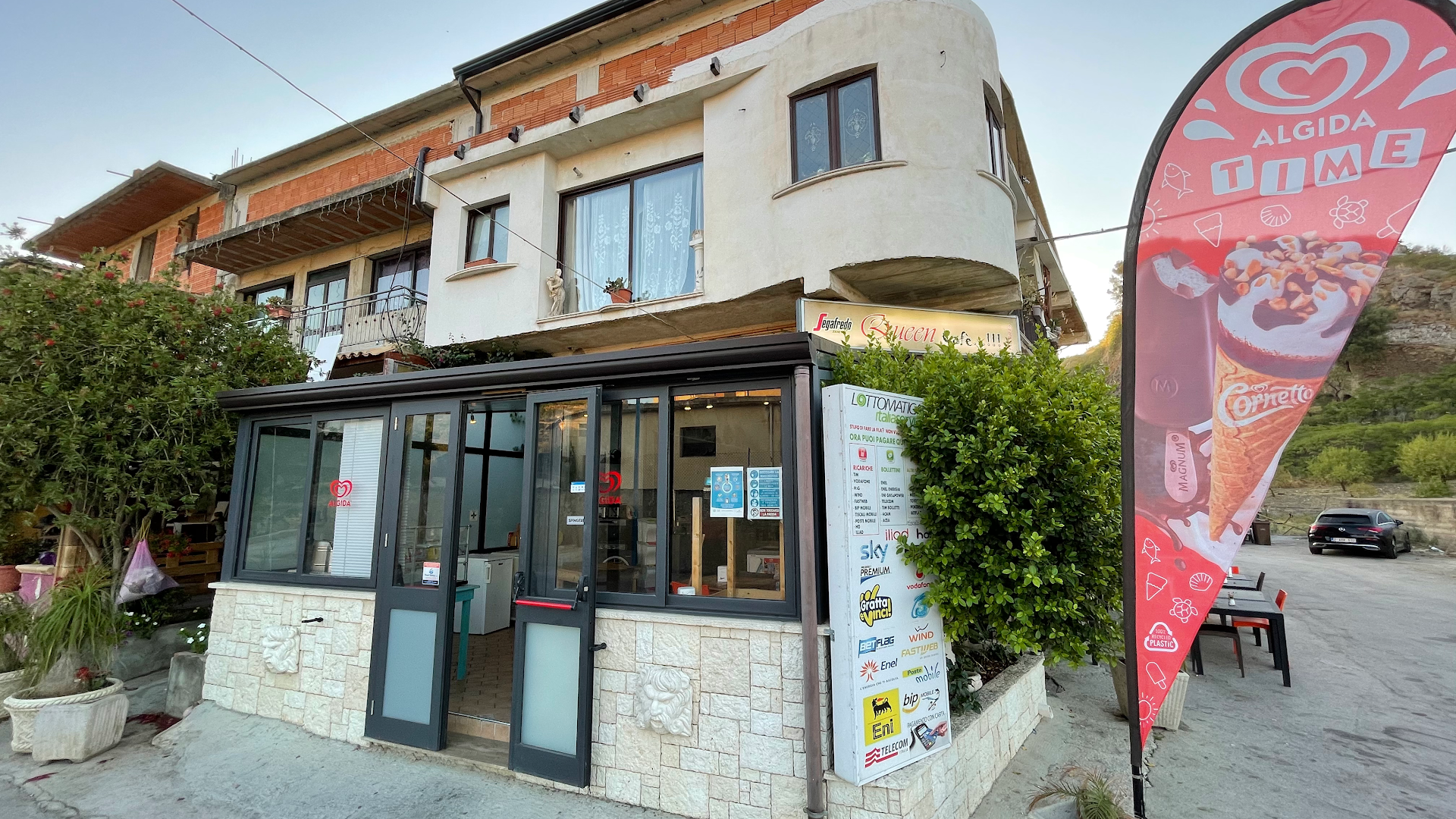Queen Cafe'
