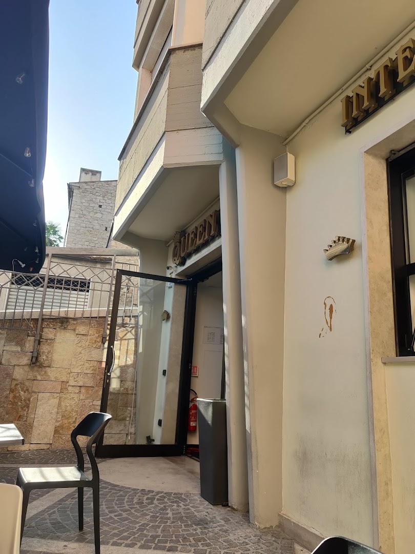Queen Internet Cafe