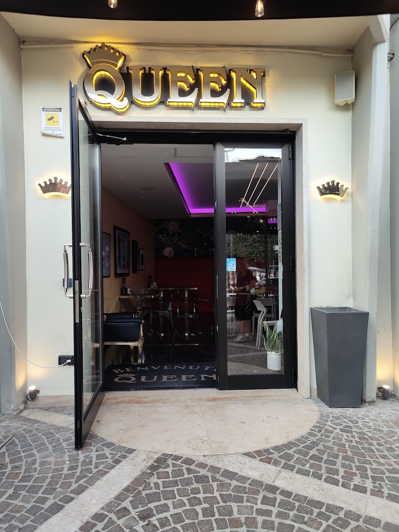Queen Internet Cafe