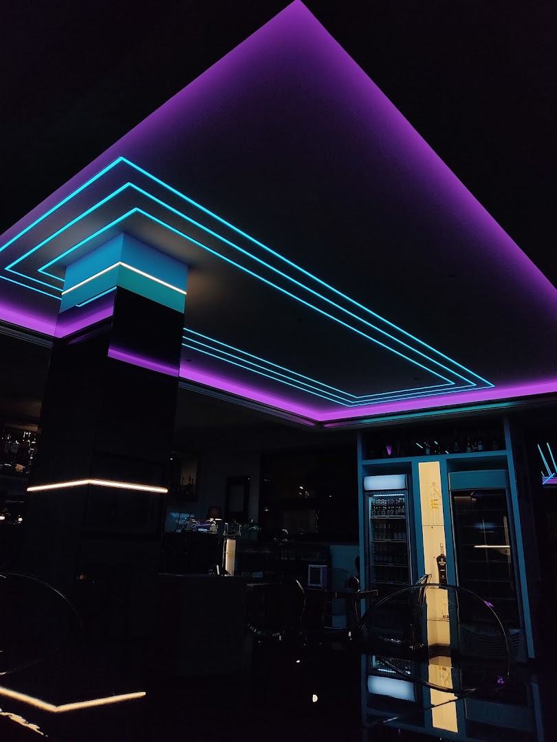 Queen Internet Cafe