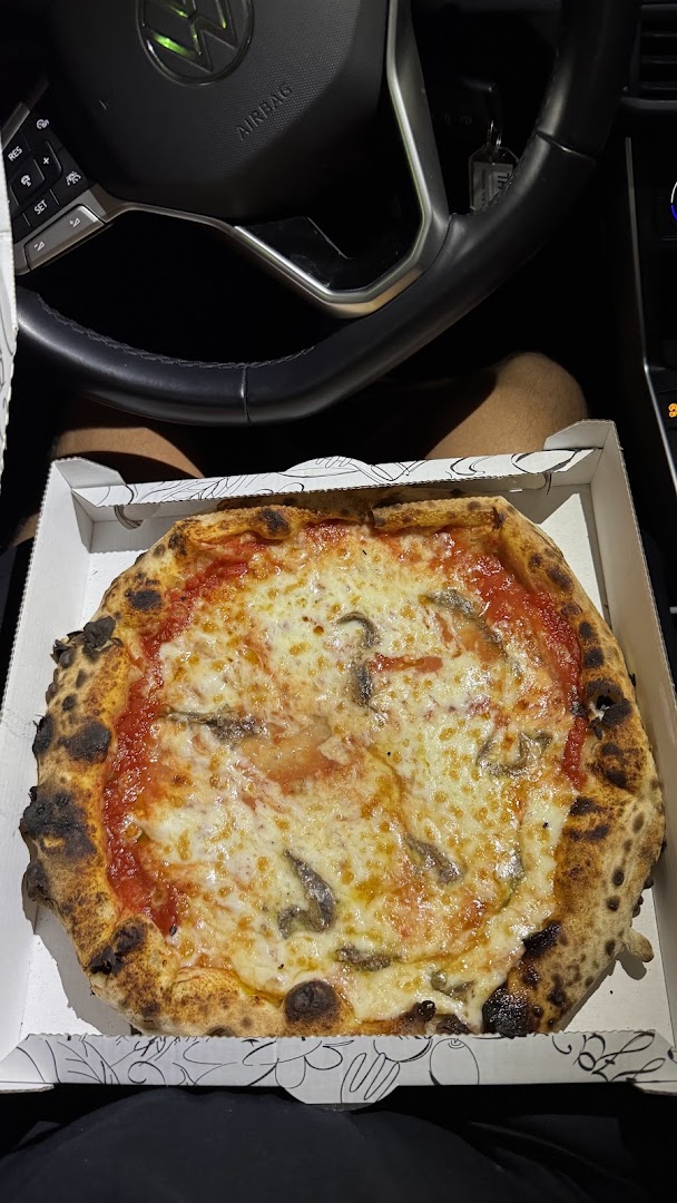 Queen Pizza & Polli